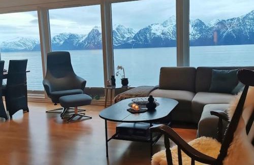 Lyngen House | Lyngen Panorama, Solberget, med Dome