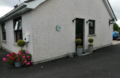 Antrim Apartment | Lynn's Lodge, International Airport 15mins