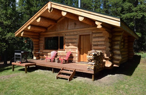 Rock Lake Cabin | Lynx Lair Log Cabin, Remote, Off Grid Wilderness location, adj Jasper Nat Park