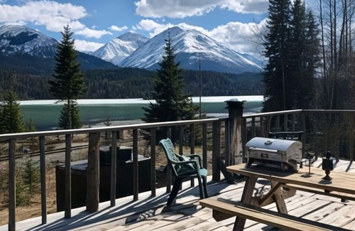 Moose Pass Cabin | Lynx, wildlife, custom log cabin . private lake access, salmon stream kayaking,
