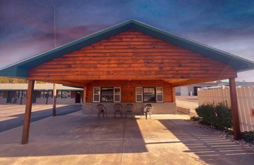 Onaway Cabin | Lyons in Onaway - 1 Full Bed - Room 8 - Sleeps 2