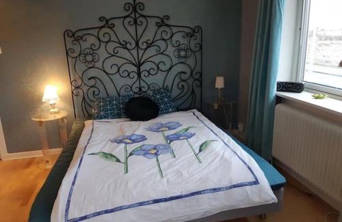 Jonkoping Apartment | Lyxigt rum med eget/badrum med spa känsla