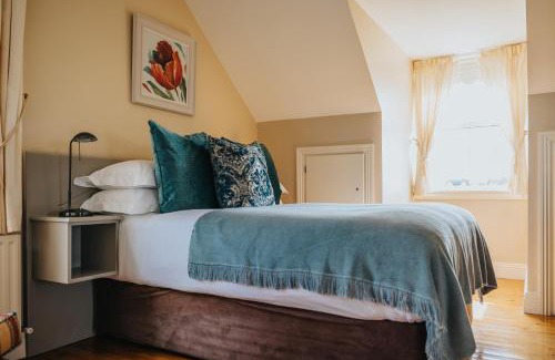 Kilkee House | Móinéir House