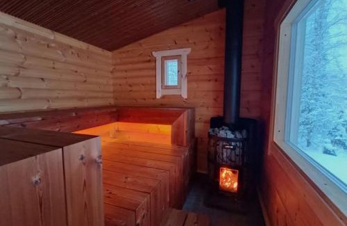 Uurainen Apartment | Mökki ulkoporealtaalla