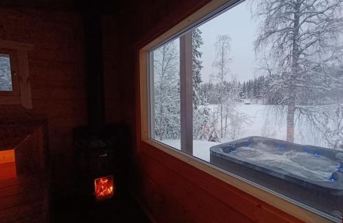 Uurainen Apartment | Mökki ulkoporealtaalla