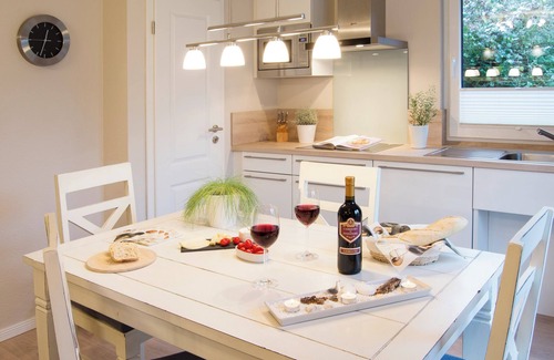 Murwik Apartment | Möwennest - parking space, terrace, washing machine, beach chair, garden furniture, shower