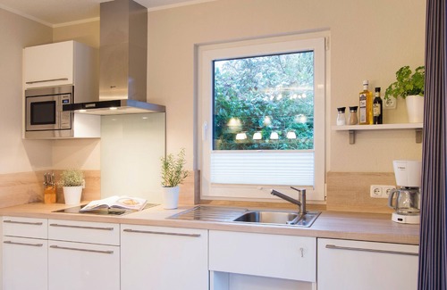 Murwik Apartment | Möwennest - parking space, terrace, washing machine, beach chair, garden furniture, shower