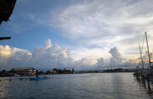 Carenero Island House | M'elodie's Guest house