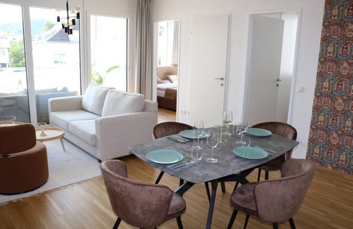 Gmunden Apartment | M.u.s.k.a.t | stylish 3 BR AP with balcony