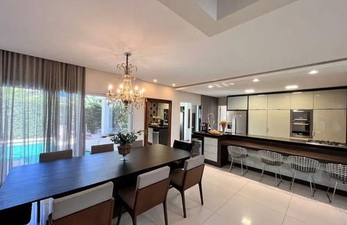Campeche Leste House | Mansion on Campeche Beach in Florianópolis - Gated Communityn