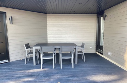 Saint-Augustin-de-Desmaures House | Maison Contemporaine en Bordure du St-laurent. Location Minimum 31 Nuits