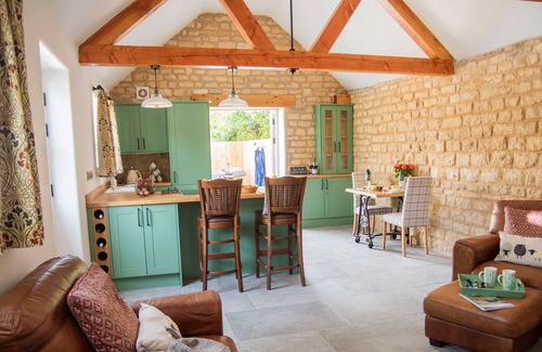 Kirkby Green House | MABEL'S COTTAGE, romantic, with hot tub in Metheringham