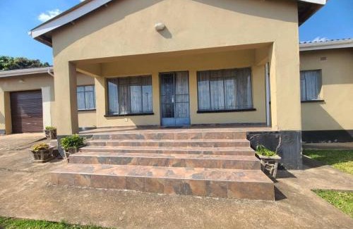 Ndadza Villa | Mabwe Guest House '5km from Great Zim Ruins'