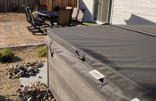 McPherson House | MAC House - Newly Renovated - With Backyard Spa