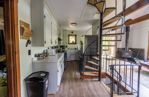 Mill Ridge Cabin | Mac's Place - Cozy Cabin Get Away in the Appalachian Mountains, pets welcome.
