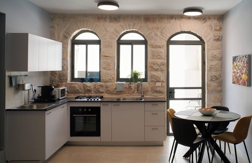 Nachlaot Apartment | Machne Yehuda Vacation Apartment
