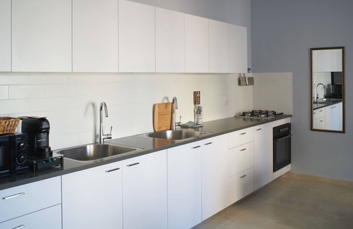 Nachlaot Apartment | Machne Yehuda Vacation Apartment