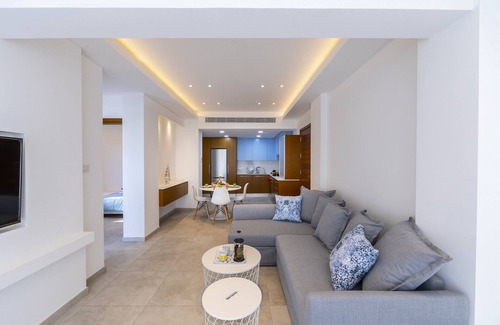 Larnaca Apartment | Mackenzie Castella Beachfront Suite
