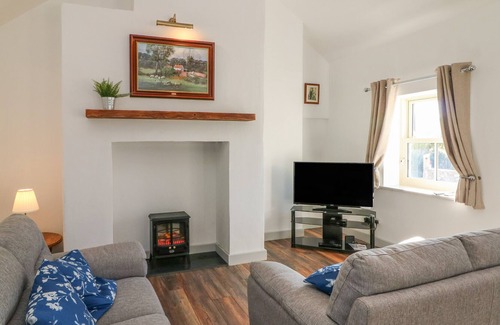 Macreddin Village Cottage | MACREDDIN ROCK HOLIDAY COTTAGE in Aughrim, County Wicklow