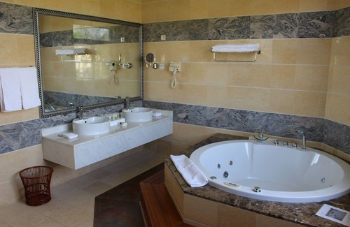 Ambohibao Hotel | Madagascar Golden Peacock Hotel