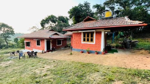 Virarajendrapet House | Madan Homestay