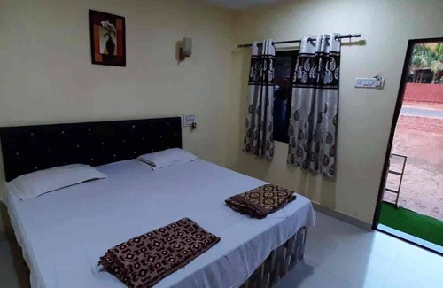 Devbag Hotel | madhuban hotel is near tarkarli beach malvan, hotel to beach just 02 minutes way