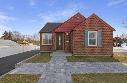 Middletown House | Madison Lodge - Port Jervis, Hudson River