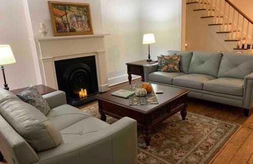 Madison House | Madison Manor II by the River Hot Tub Downtown