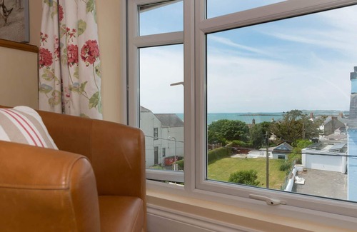 Rhosneigr Cottage | Maelog Villa: 4-bed pet-friendly home in Rhosneigr