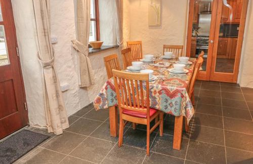 St Brides House | Maerdy Cwtch