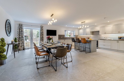 Glandyfi House | Maes Y Barcud - Five Bedroom House, Sleeps 9