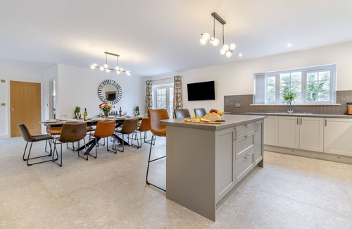Glandyfi House | Maes Y Barcud - Five Bedroom House, Sleeps 9