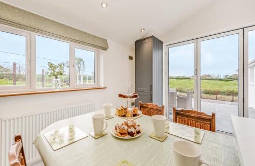 Cross Inn House | Maesyrhaf