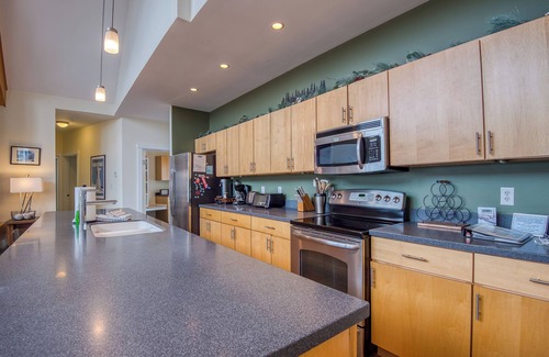 Rangeley House | Magalloway 57 is the largest rental home on Saddleback Mountain - 6 bedrooms, 5.5 bathrooms!