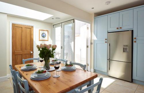 Aldeburgh House | Magenta - A stunning Seafront house with lovely and uninterrupted Beach Views - Aldeburgh Coastal Cottages