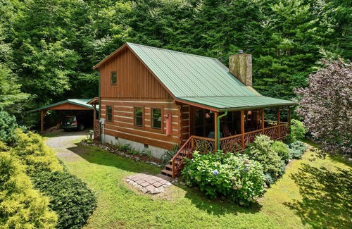 Hot Springs Cabin | Magic winding falls cabin
