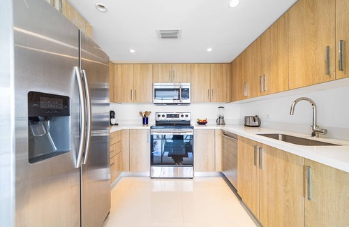 Bay Harbor Islands Apartment | Magical 2BR, 2.5BA Apartment | Bay Harbor Islands Walk to Beach & Rooftop Pool