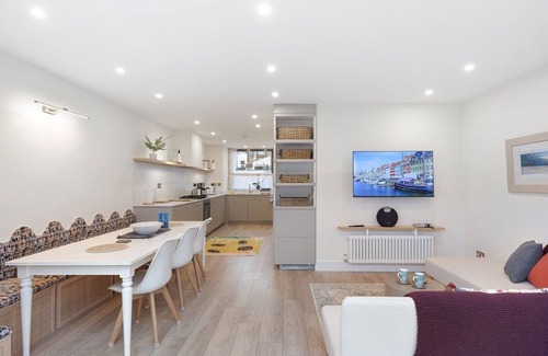 Ferndale House | Magical 3BR/2BA-w/Garden-Clapham