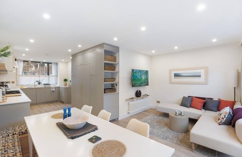 Ferndale House | Magical 3BR/2BA-w/Garden-Clapham