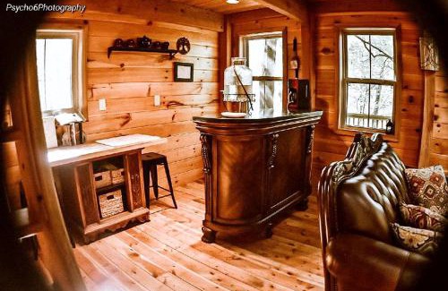 Stonewall House | Magical Family Tree House in Secluded Woodland near Germantown, Kentucky