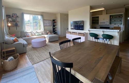 Watsonville House | Magical hilltop 3-bedroom with spectacular views and King Size Bed