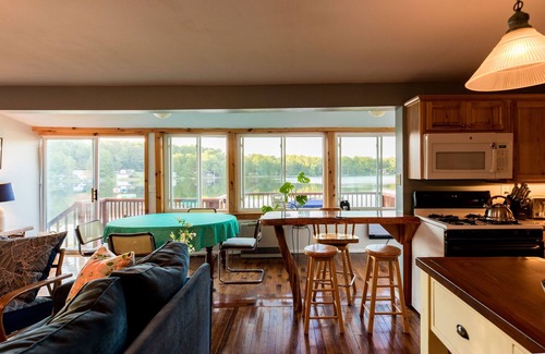 Oxford Cottage | Magical lakeside retreat with hot tub + dog friendly!