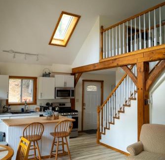 Newfane House | Magical Retreat Cottage, Autum Colors and Waterfalls - Extreme Peace