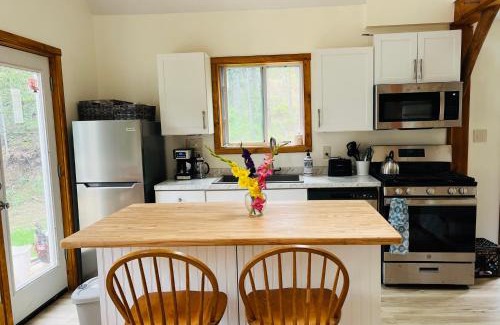 Newfane House | Magical Retreat Cottage, Autum Colors and Waterfalls - Extreme Peace