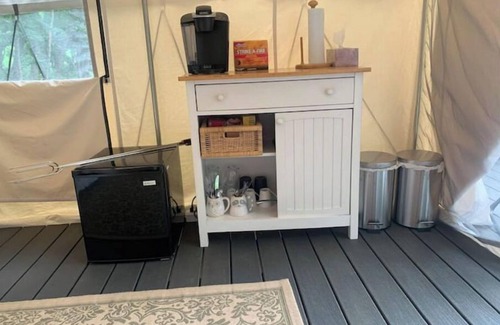 Pottstown RV Rental | Magical Tree House with Hot Tub, Fire Pit & Slide