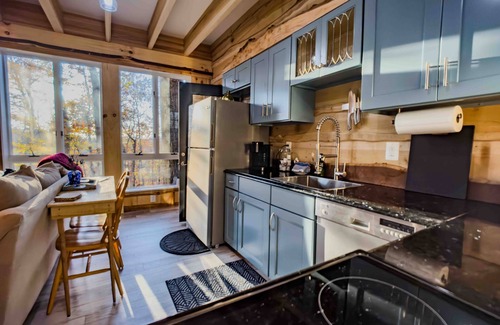 Waterford Cottage | Magical Treehouse in Woods, Close many Wineries & Breweries, Pet Friendly!