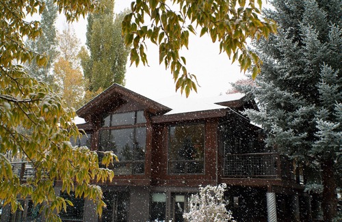Basalt House | Magnificent Basalt Home! 15 minutes to Aspen. Perfect for One or TWO families!