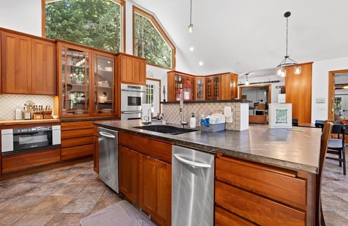 Brightwood House | Magnificent Custom-Built Lodge Surrounded By Forest of Douglas Firs, Cedar Trees