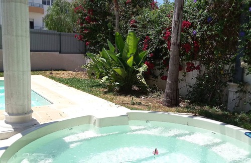 Guia Villa | Magnificent detached villa with pool close to shops