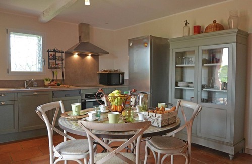 Viols-en-Laval Villa | Magnificent farmhouse with private pool and garden
